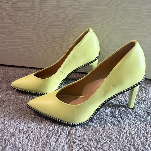 Yellow Studded Bar III Heels sz 6.5 - Picture 2 of 6
